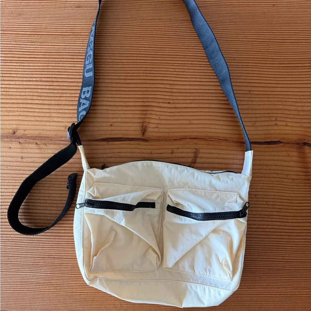Baggu Cream Crossbody Bag - Picture 2 of 8